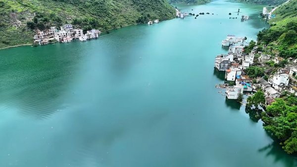 牛博 “地下水洪水”围困东王坝：当39户旱地村民撑起竹筏