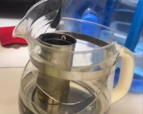 牛弘配资 养生壶爆炸致1岁孩童全身40%烫伤，小熊电器回应：有专人协助家属，事故原因正在调查